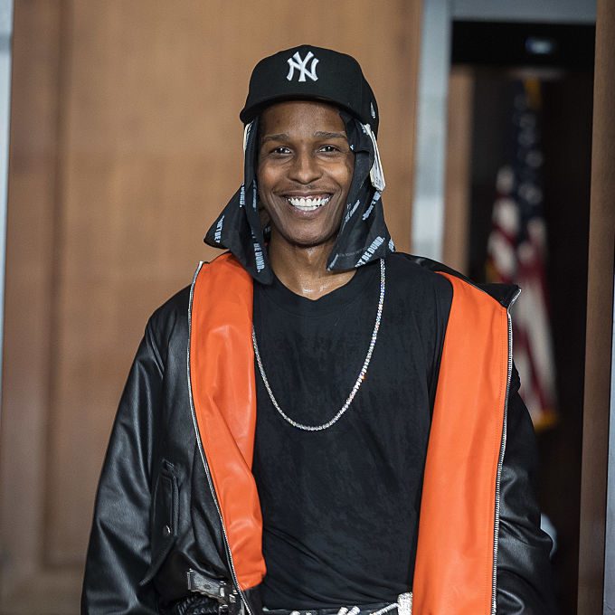 ASAP Rocky camina por la pasarela al final del desfile de AWGE Menswear Primavera/Verano 2026,