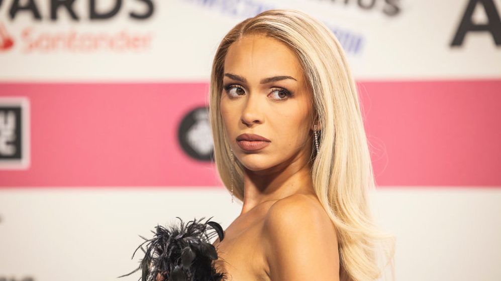 Bad Gyal asiste al photocall de Los40 Music Awards en el Palau Sant Jordi el 8 de noviembre de 2024 en Barcelona, España. (Foto de Cesc Maymo/WireImage)