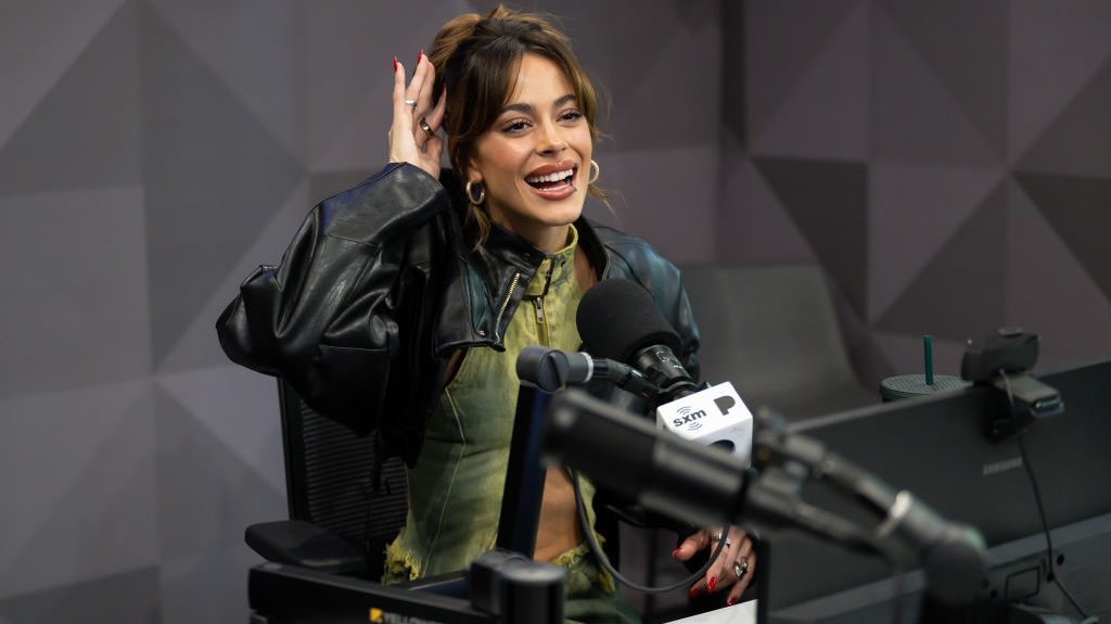 La cantante argentina Tini visita los estudios de SiriusXM el 4 de octubre de 2023 en Miami Beach, Florida