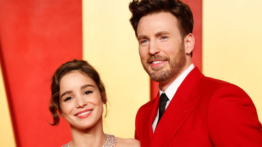 Alba Baptista Chris Evans