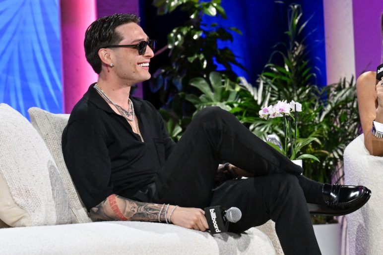 Peso Pluma en los paneles de Billboard Latin Music Week el 15 de octubre de 2024 en Miami Beach