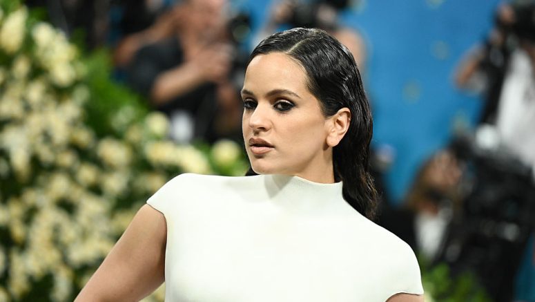 Rosalía en la Met Gala 2025, celebrando “Superfine: Tailoring Black Style”, realizada en el Museo Metropolitano de Arte el 5 de mayo de 2025 en Nueva York. Gilbert Flores