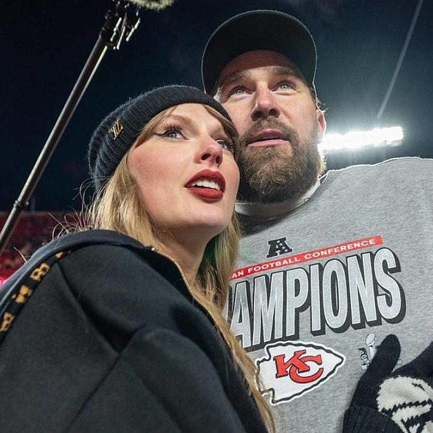 Taylor Swift y Travis Kelce durante un partido de la NFL.
