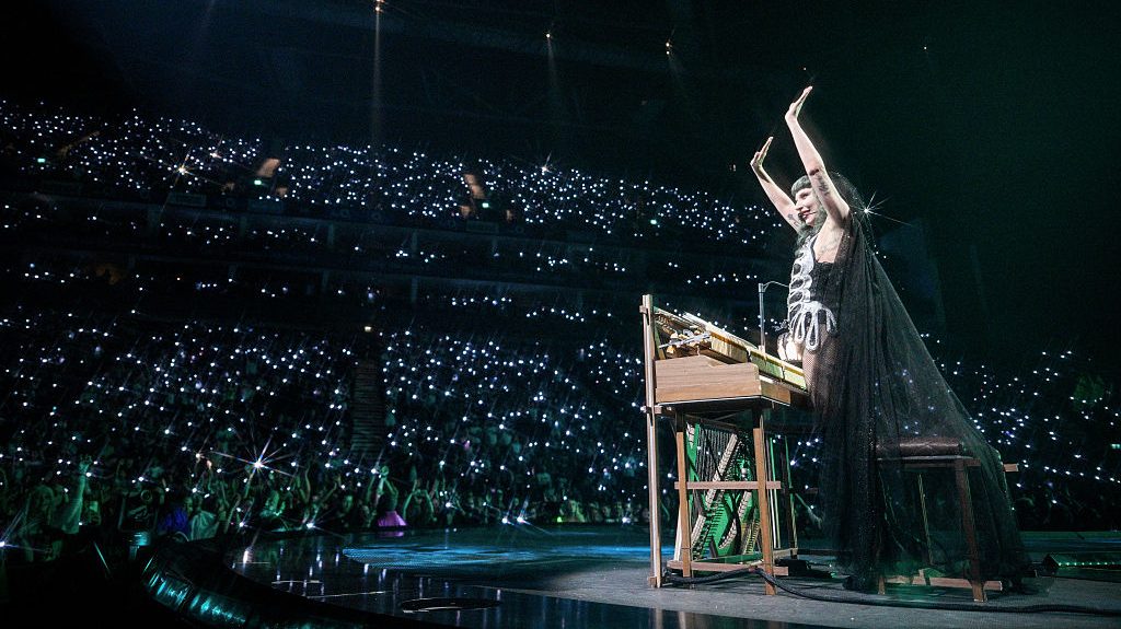 Lady Gaga actúa en el escenario del O2 Arena el 29 de septiembre de 2025 en Londres, Inglaterra