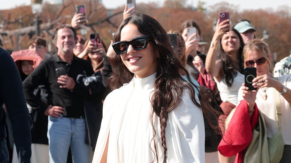 Rosalía asiste al desfile de moda femenina primavera/verano 2026 de Christian Dior