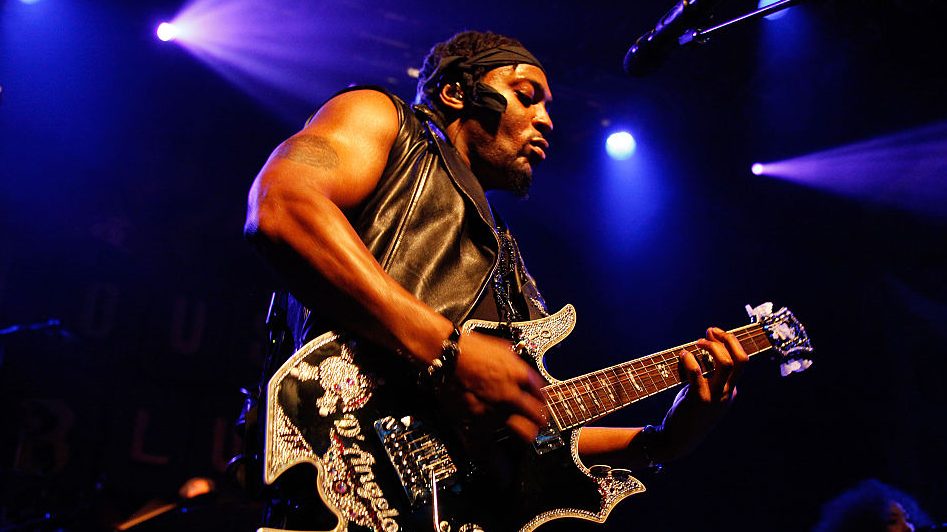 D’Angelo perform with a full band at the House of Blues in West Hollywood July 4th, 2012