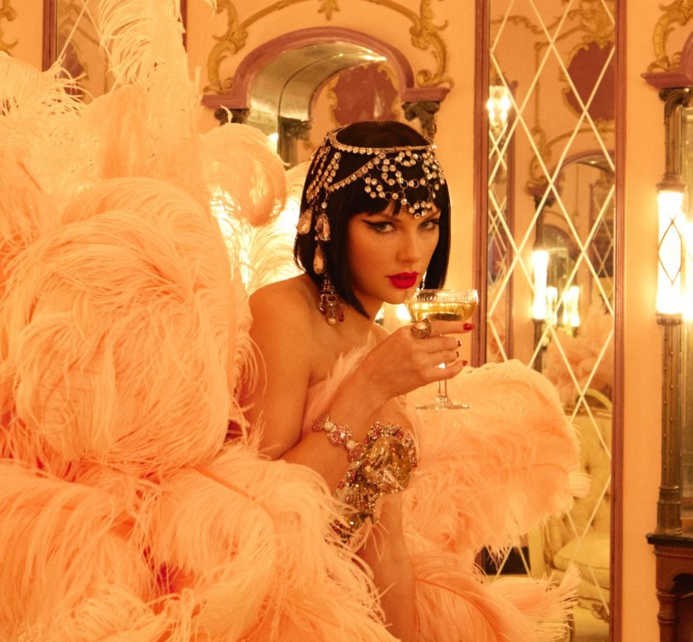 Taylor en una de las portadas de su último álbum, 'The Life of a Showgirl', lanzado el 3 de octubre de 2025