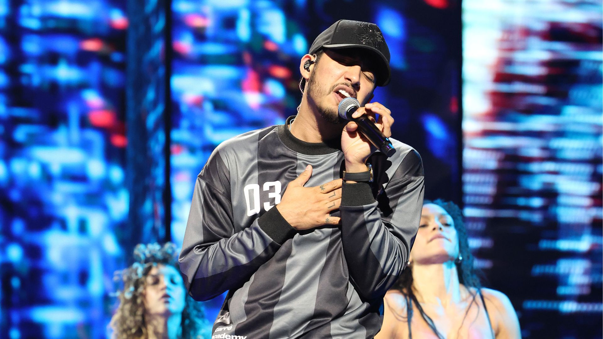 Neton Vega en los PREMIOS BILLBOARD 2025 Perro Fiel