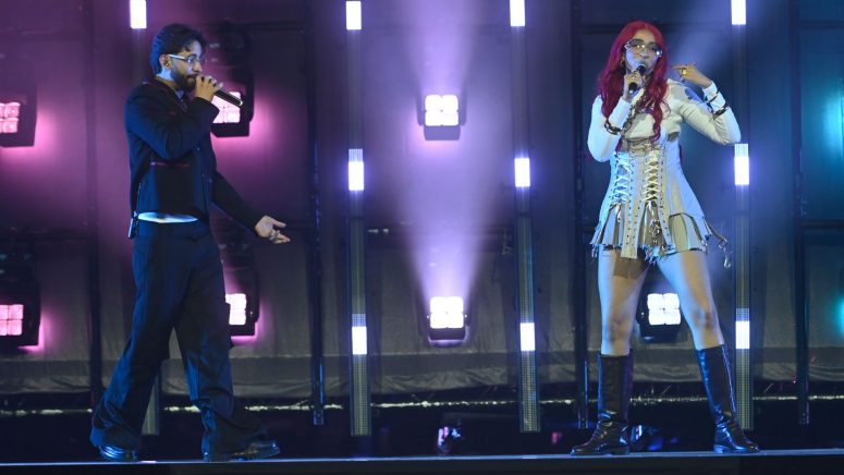 Mora y De La Rose en el escenario de LOS40 Music Awards