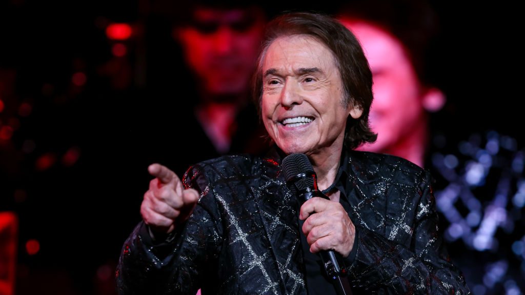Raphael, cantante, se presenta durante un concierto como parte de la Gira 60 en el Auditorio Citibanamex, el 13 de octubre de 2022 en Monterrey, México. (Foto por Medios y Media/Getty Images)