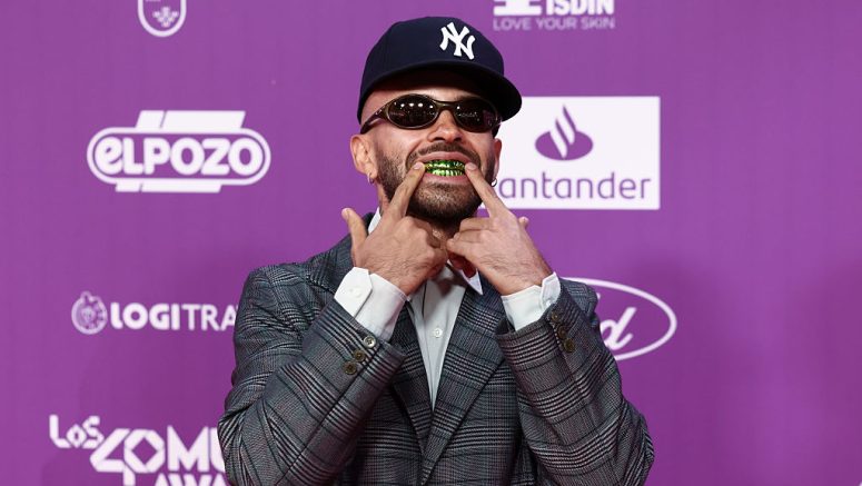 Feid durante la Alfombra Roja de Los40 Music Awards Santander 2025