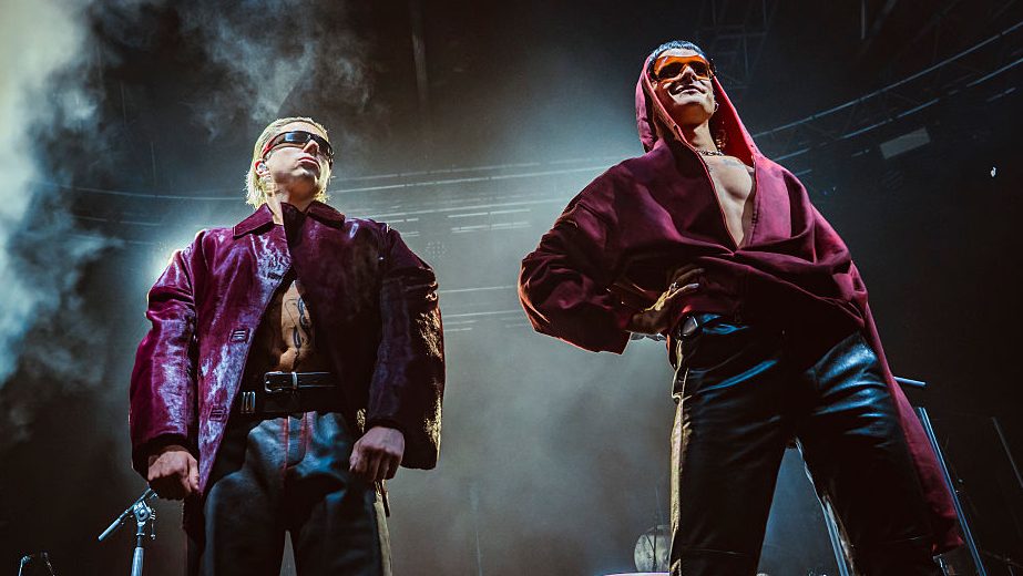 Ca7riel y Paco Amoroso actúan en Milán CA7RIEL Paco Amoroso FBI