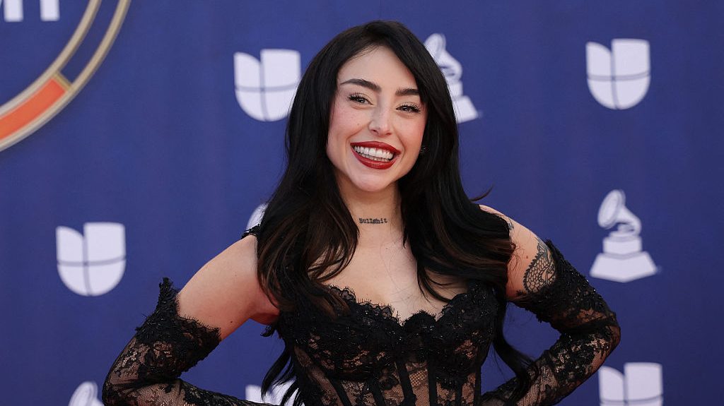 La cantautora argentina Nicki Nicole asiste a la 26ª Entrega Anual de los Latin Grammy en el MGM Grand Garden Arena en Las Vegas, Nevada, el 13 de noviembre de 2025