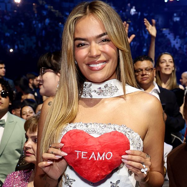 Karol G asiste a la 26ª Entrega Anual de los Latin Grammy en el MGM Grand Garden Arena el 13 de noviembre de 2025 en Las Vegas, Nevada. (Foto de John Parra/Getty Images para The Latin Recording Academy)