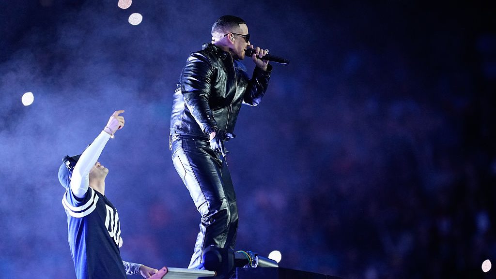 Daddy Yankee y Bizarrap actúan en el Partido de la NFL en Madrid 2025