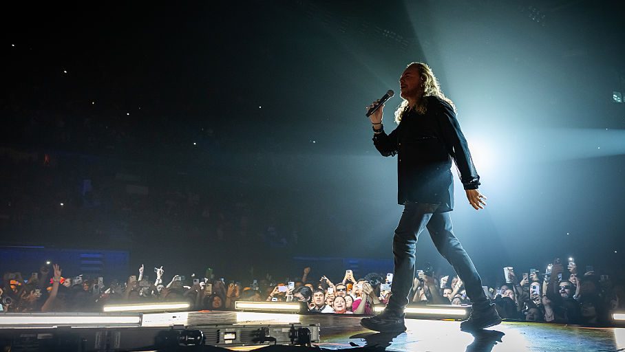 Fernando Olvera de Maná se presenta en concierto en el Movistar Arena el 26 de junio