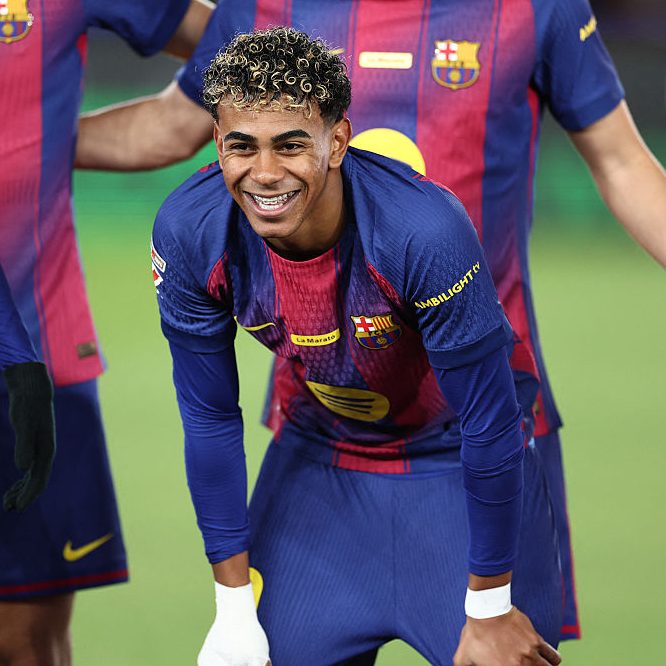 Lamine Yamal, antes del partido entre el FC Barcelona y el CA Osasuna