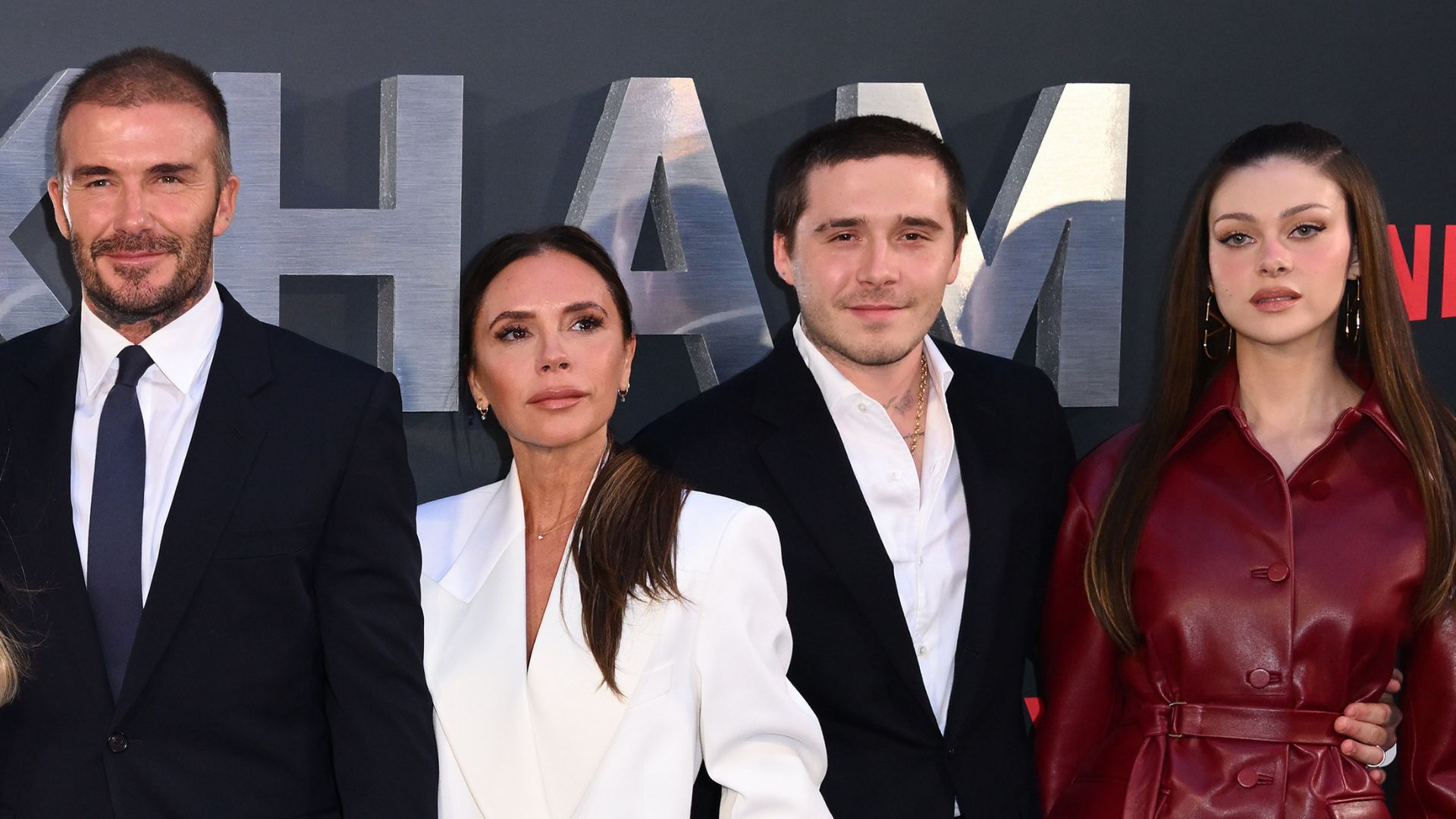 David Beckham, Victoria Beckham, Brooklyn Beckham y Nicola Peltz el 3 de octubre de 2023 en Londres, Inglaterra.