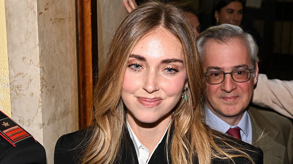 Chiara Ferragni, influencer y empresaria italiana, fue absuelta en un juicio por fraude relacionado con la promoción de productos navideños